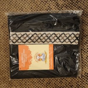 NWT Chews Happiness Yak Dramey Scarf Black